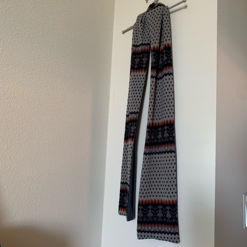 Gray scarf - Picture 2 of 11